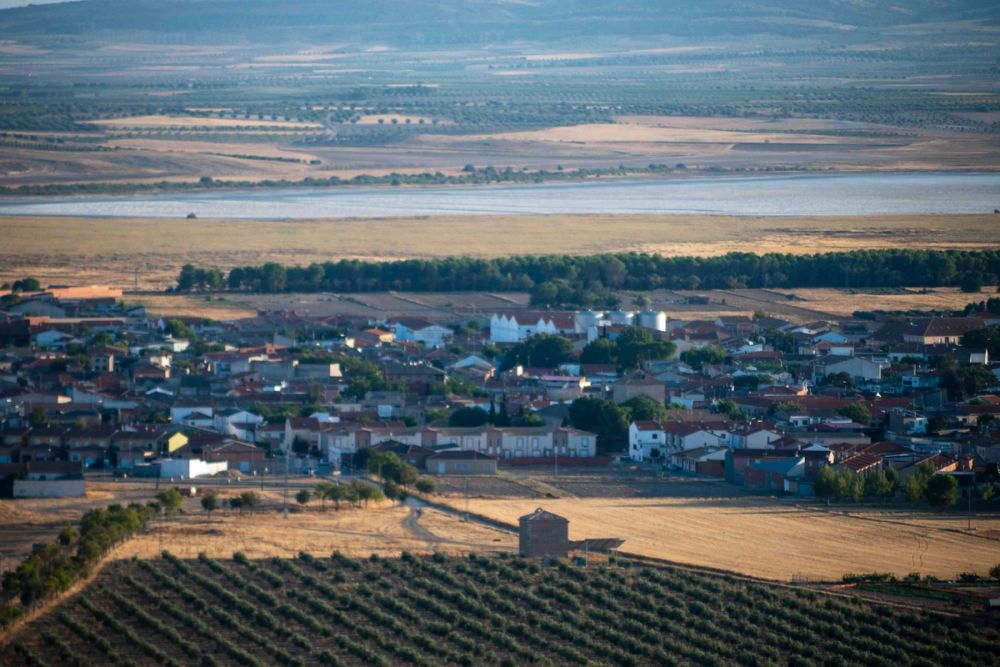 Cerro de San Anton, parque eolico y Ermita de San Anton (Lillo) 19-08-2026