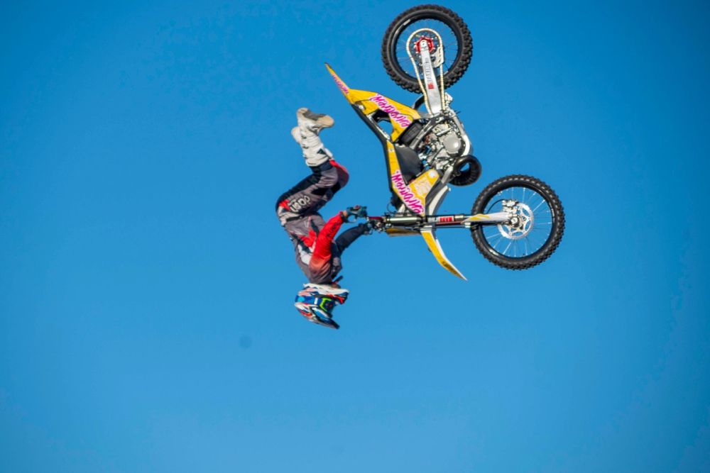 exhibición de salto con moto en el circuito del jarama 19-09-2026