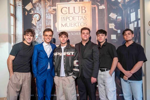 Estreno de la obra teatral "El club de los poetas muertos"