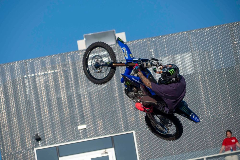 exhibición de salto con moto en el circuito del jarama 19-09-2026