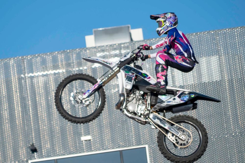 exhibición de salto con moto en el circuito del jarama 19-09-2026