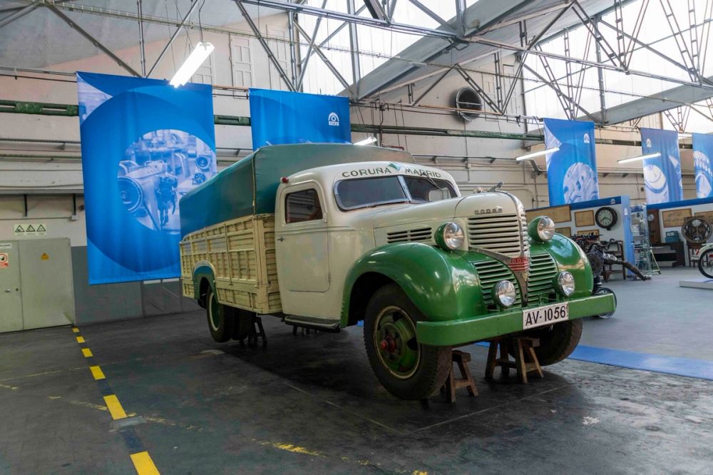 Exposicion del automovil PME 90 aniversario