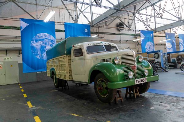 Exposicion del automovil PME 90 aniversario