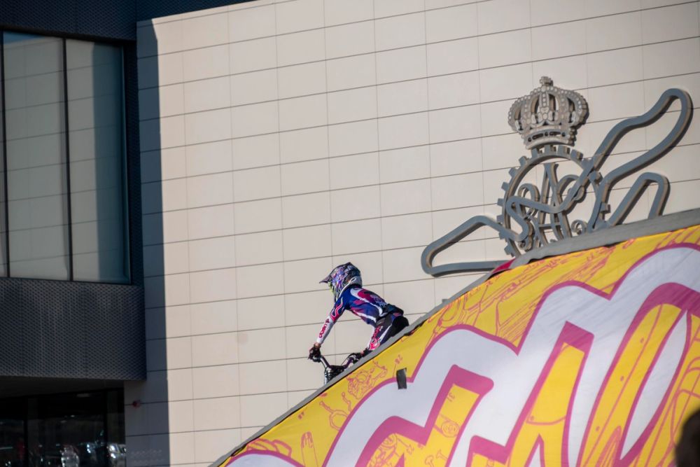 exhibición de salto con moto en el circuito del jarama 19-09-2026