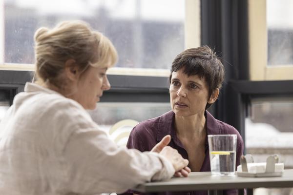 TEASER de ‘HERMANAS’, de IONE HERNÁNDEZ SÁENZ con ELENA ANAYA y EMMA SUÁREZ // 27 DE NOVIEMBRE ESTRENO EN CINES //