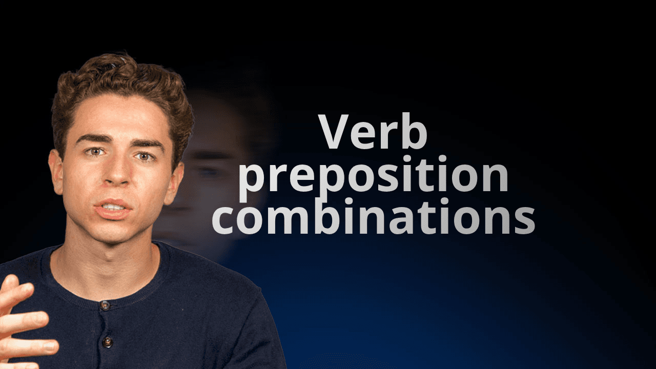 معلم من flowexam.com يشرح مجموعات الفعل وحرف الجر باللغة الإنجليزية مع أمثلة على السبورة للتحضير لاختبار TOEIC®