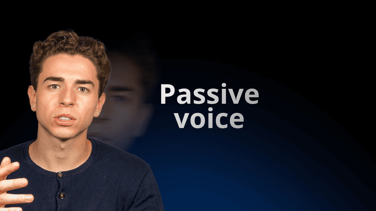 Učitel flowexam.com vysvětlující trpný rod v angličtině s příklady pro přípravu na TOEIC®