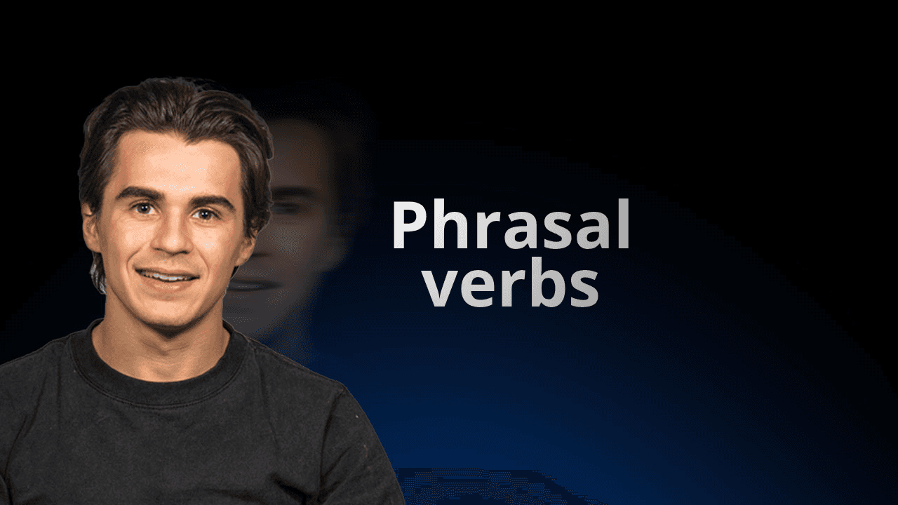 معلم من موقع flowexam.com يشرح الأفعال المركبة باللغة الإنجليزية على سبورة مع أمثلة للتحضير لاختبار TOEIC®