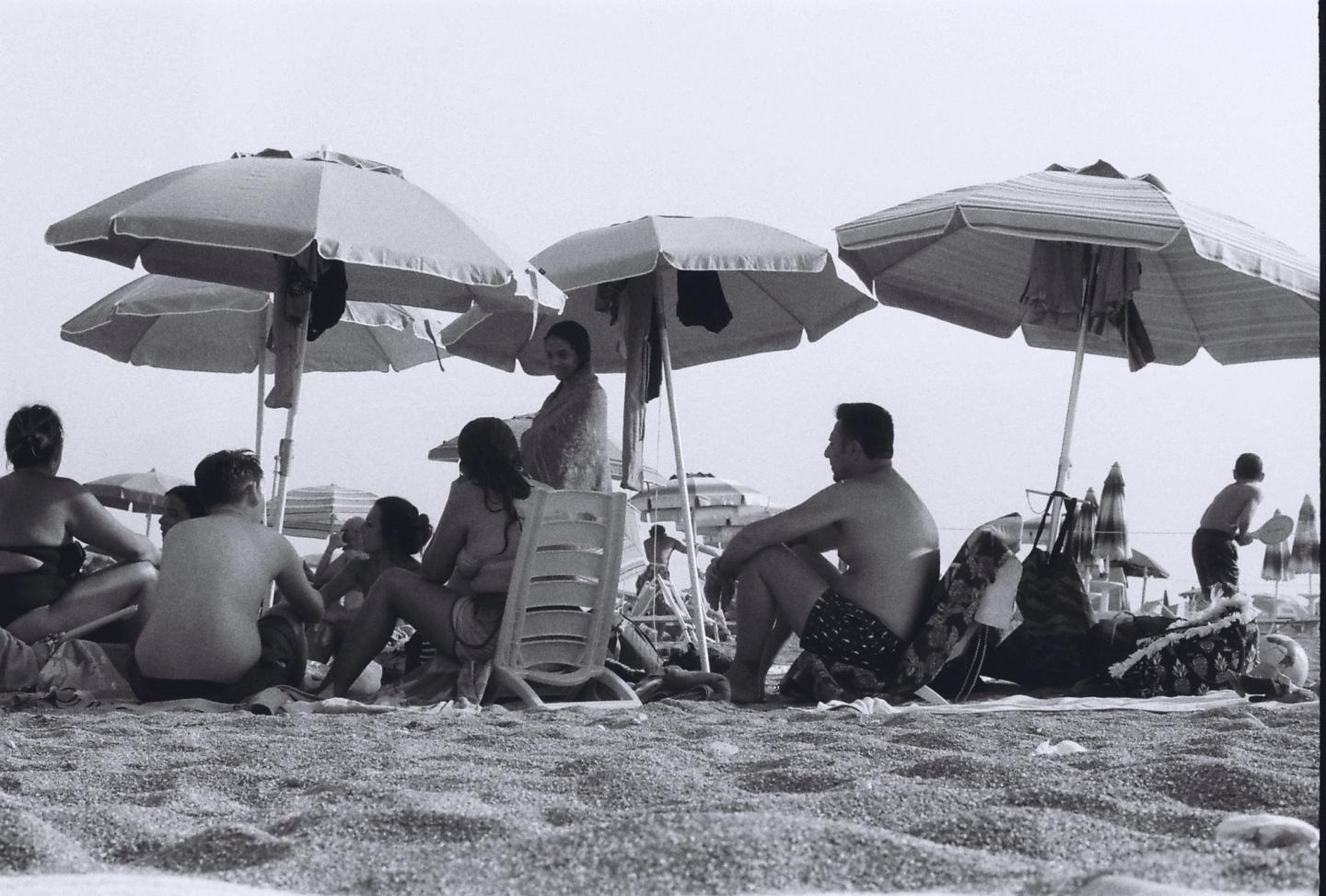 A Sicilian family on the beach