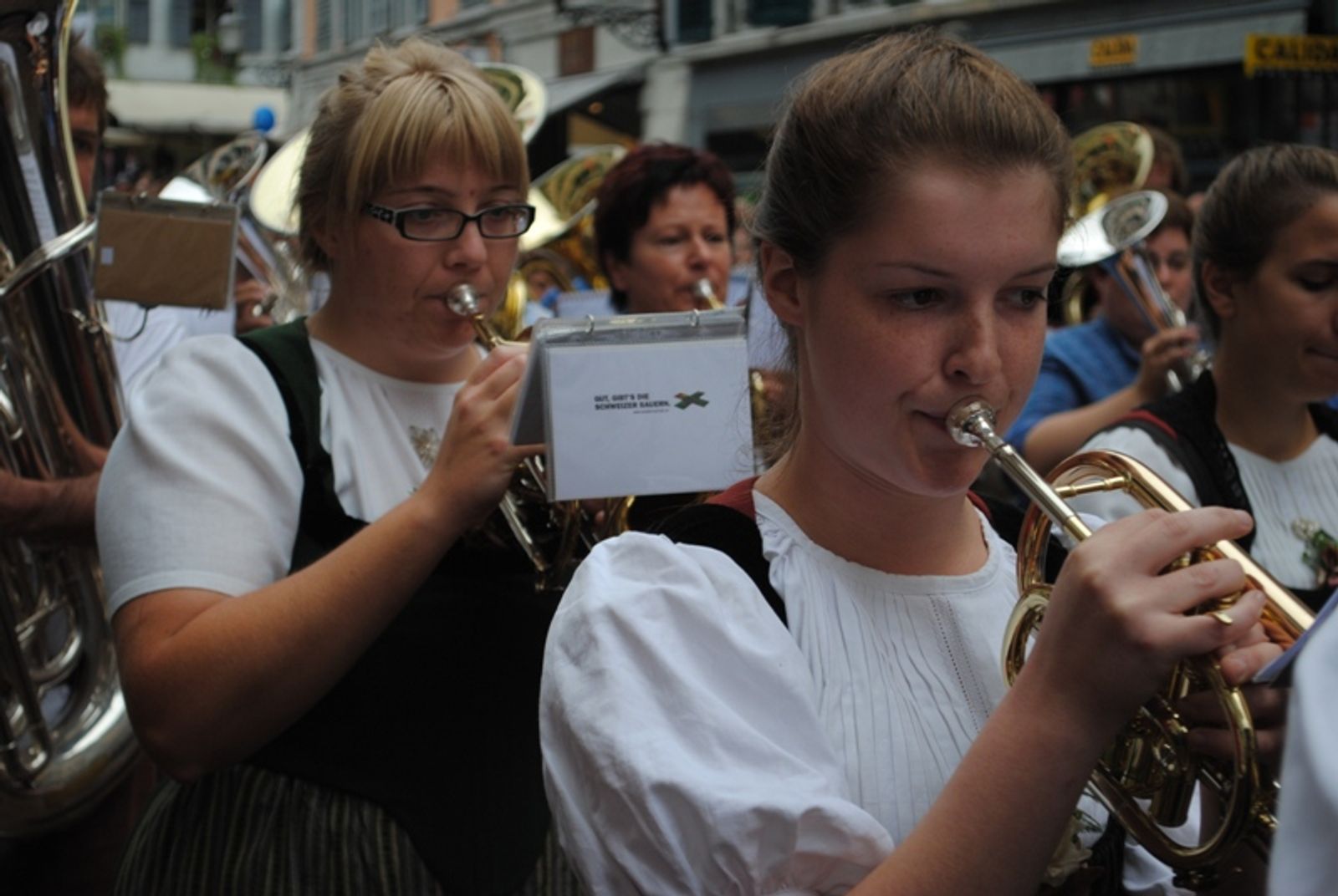 Mit Trachten und Schwingern zum Sieg!