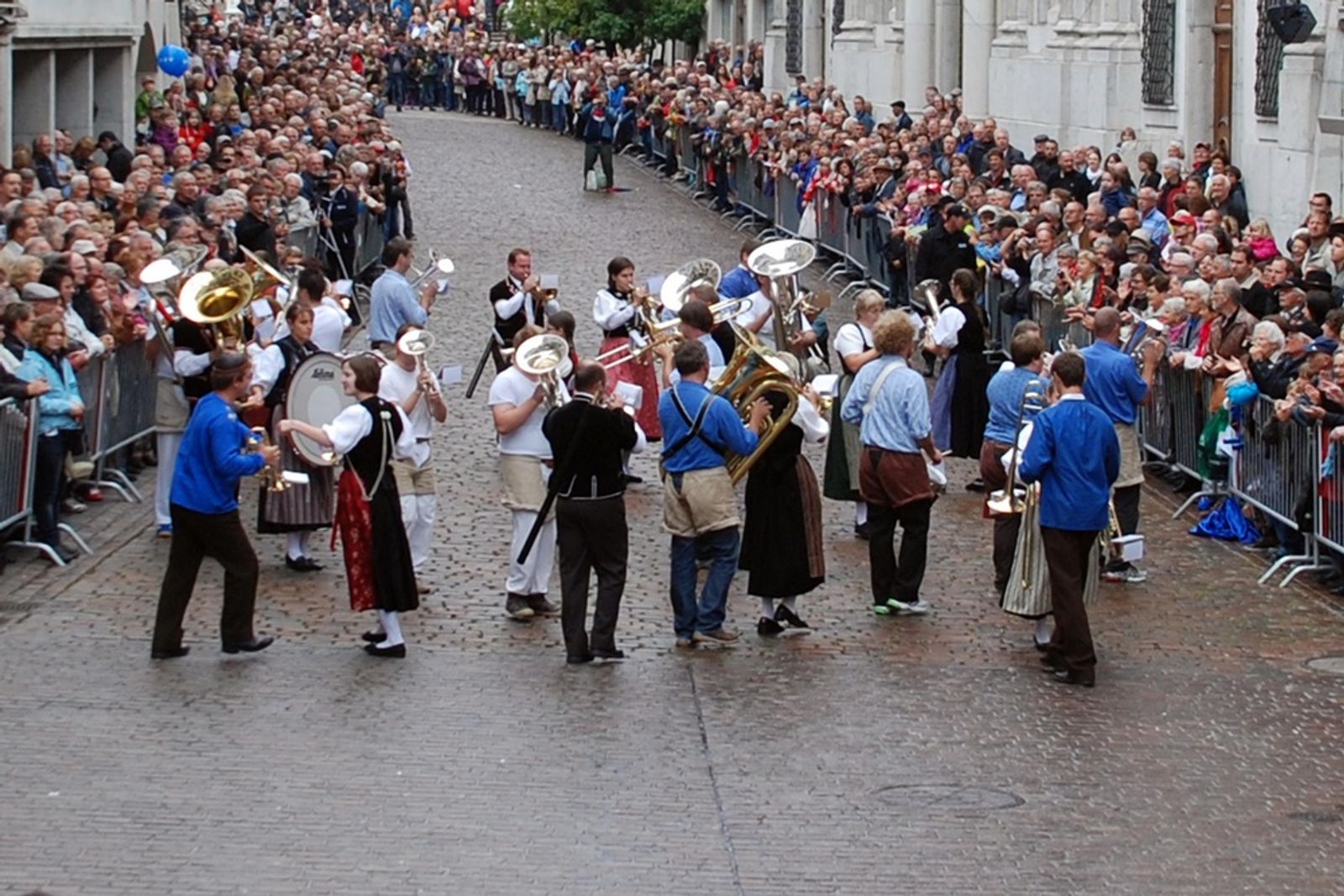 Mit Trachten und Schwingern zum Sieg!