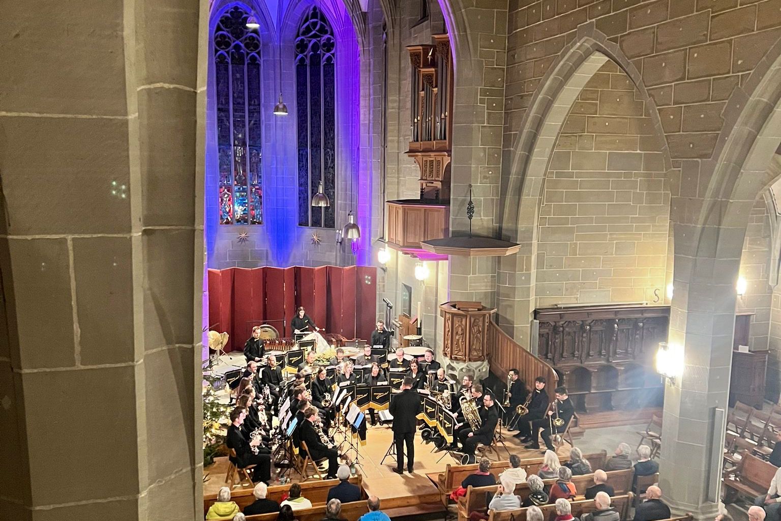 Adventszauber in vollem Klang – Brass Band Emmental verzaubert mit musikalischen Höhepunkten
