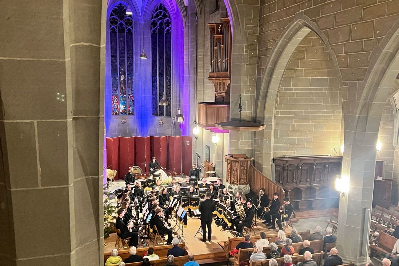 Adventszauber in vollem Klang – Brass Band Emmental verzaubert mit musikalischen Höhepunkten