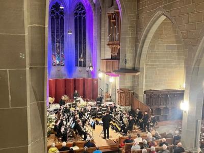 Adventszauber in vollem Klang – Brass Band Emmental verzaubert mit musikalischen Höhepunkten