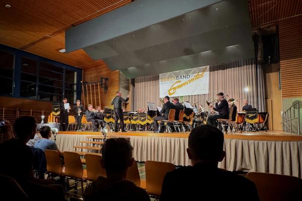 Brass Band Emmental überzeugt mit vielseitigem Jahreskonzert