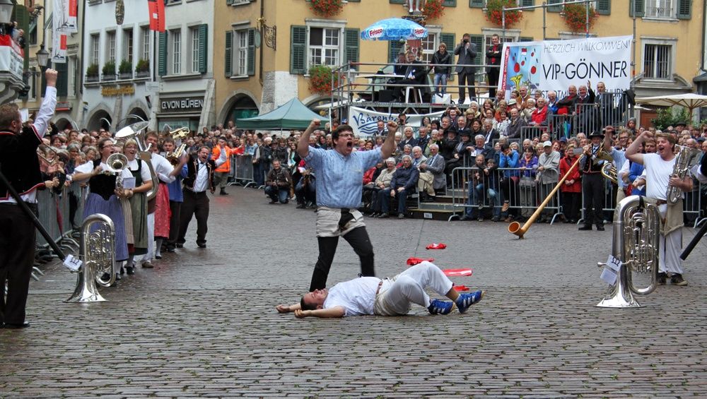 Mit Trachten und Schwingern zum Sieg!
