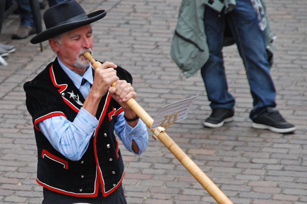 Mit Trachten und Schwingern zum Sieg!