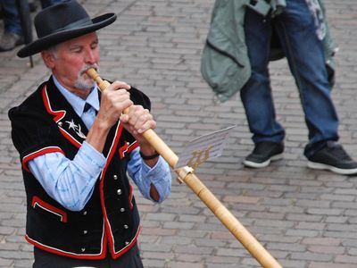 Mit Trachten und Schwingern zum Sieg!