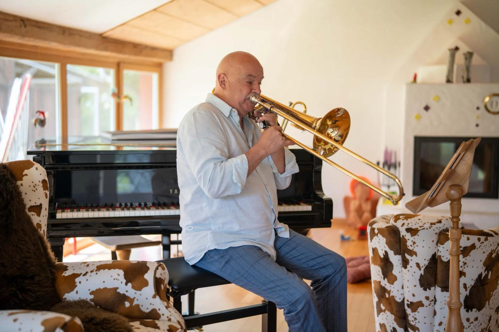 Die Brass Band Emmental greift ein düsteres Thema auf