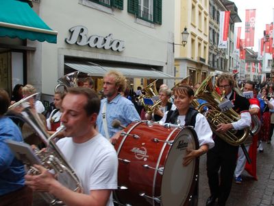Mit Trachten und Schwingern zum Sieg!