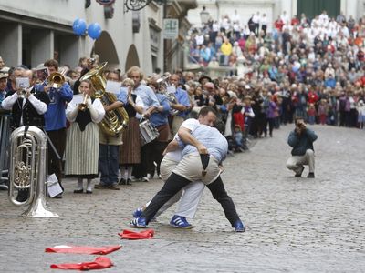 Mit Trachten und Schwingern zum Sieg!