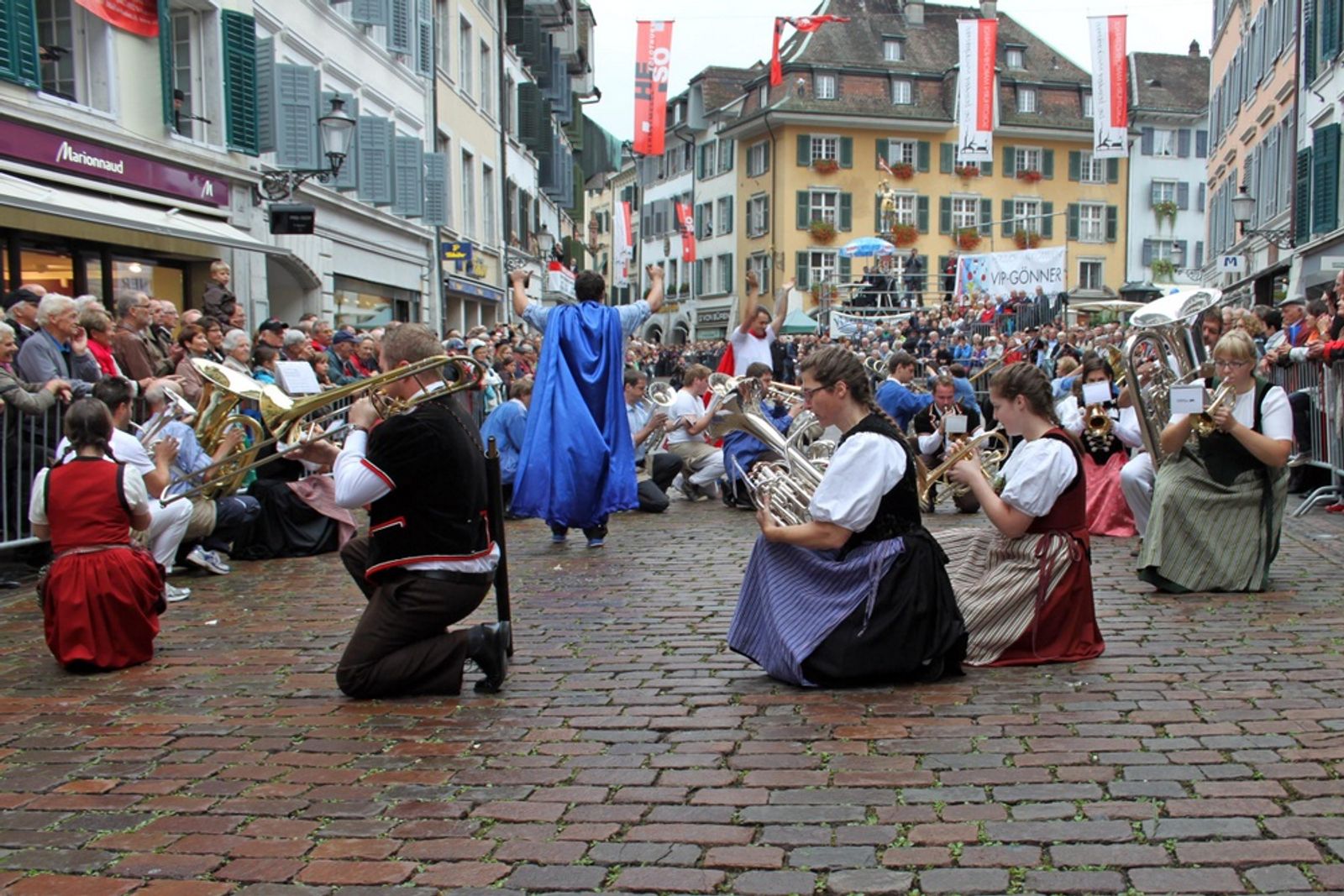 Mit Trachten und Schwingern zum Sieg!