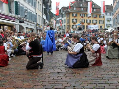 Mit Trachten und Schwingern zum Sieg!
