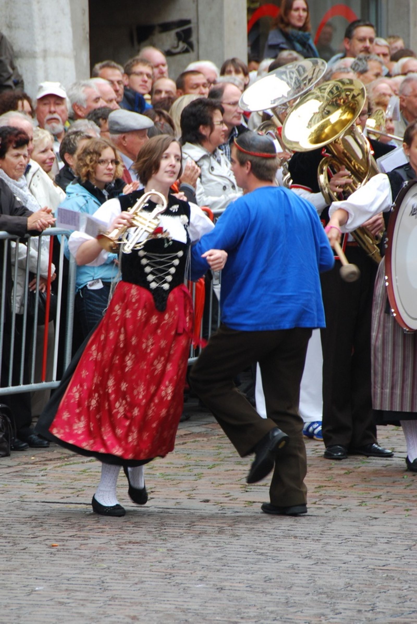 Mit Trachten und Schwingern zum Sieg!