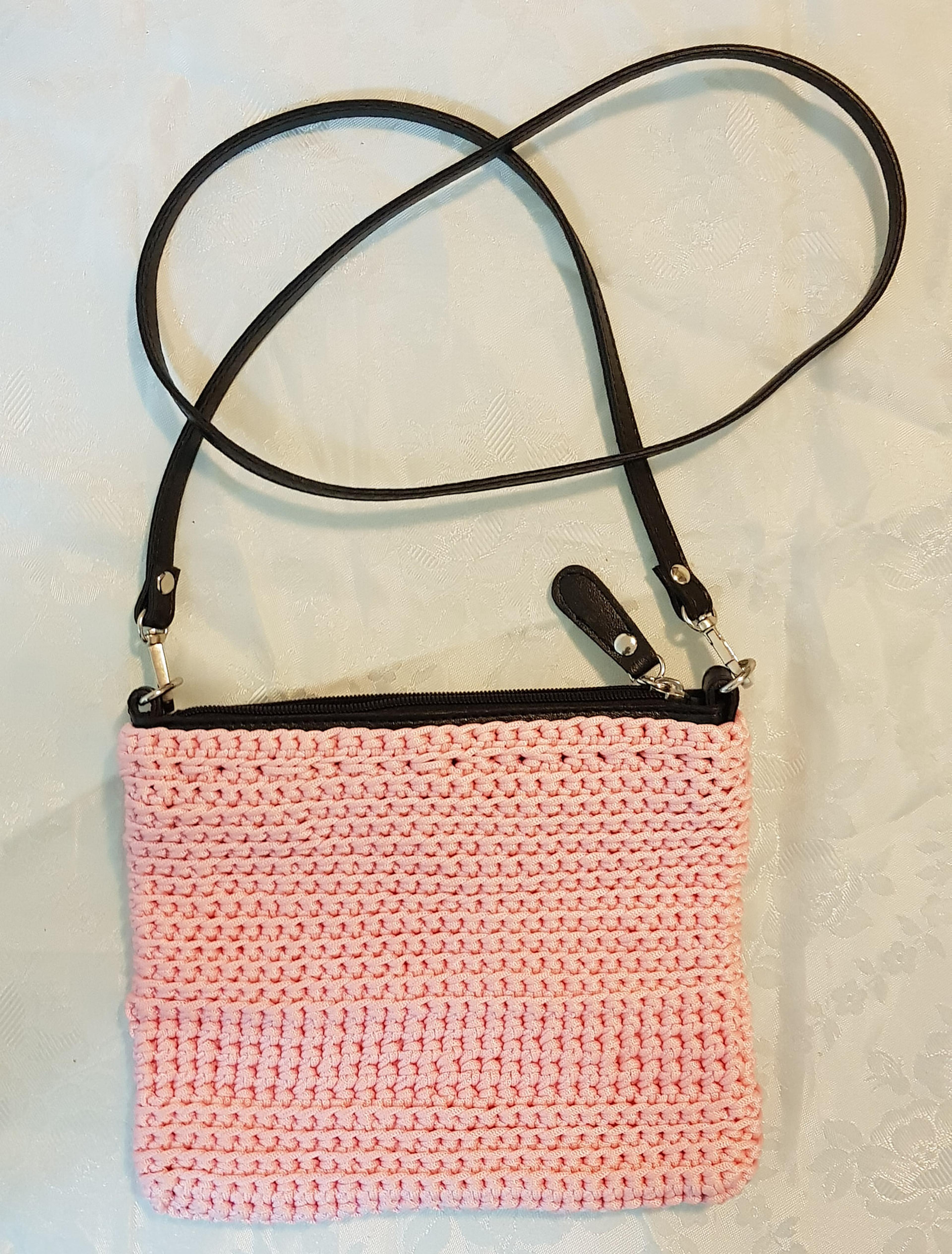 Crossbody crochet zipper bag