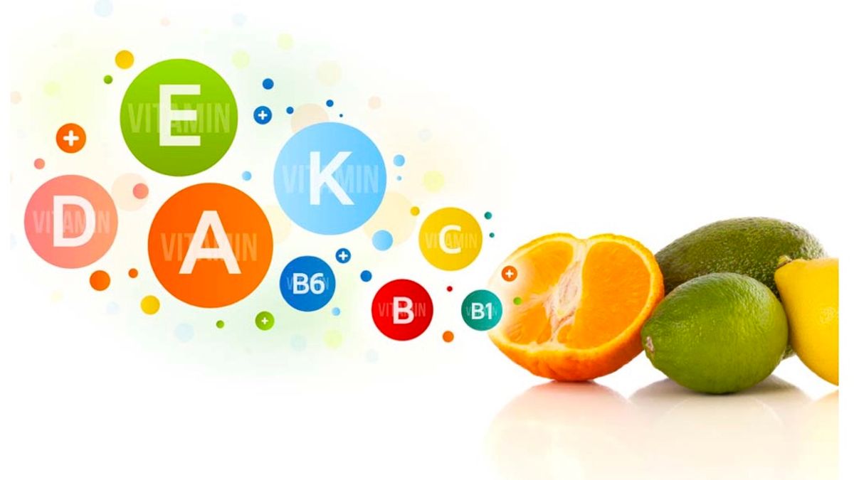 Bilde av frukt og bobler med vitamin-navn over.
