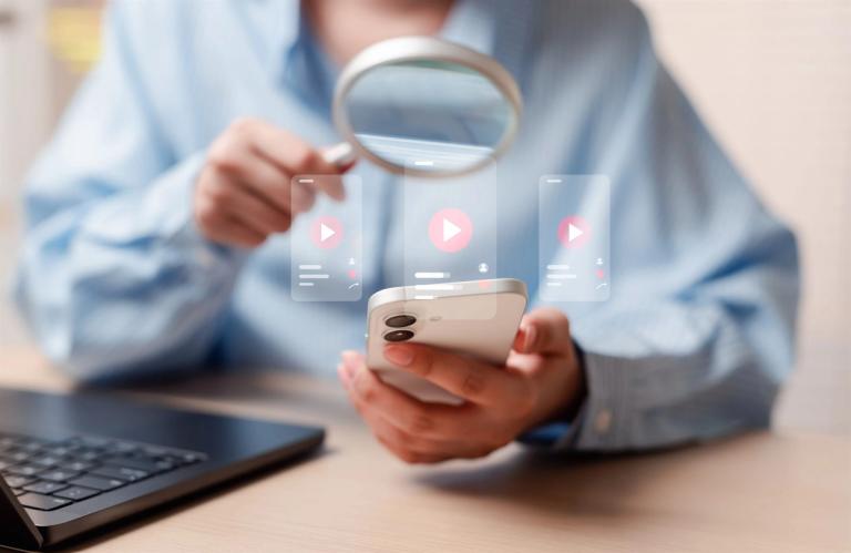 Search Console zeigt jetzt Instagram, TikTok & YouTube: Was Kanzleien davon haben