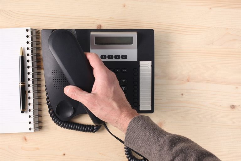 Der erste Anruf entscheidet – was am Telefon in Kanzleien schiefgeht (und wie es besser geht)