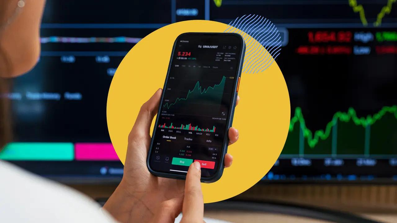 person managing trades - Kraken Alternative