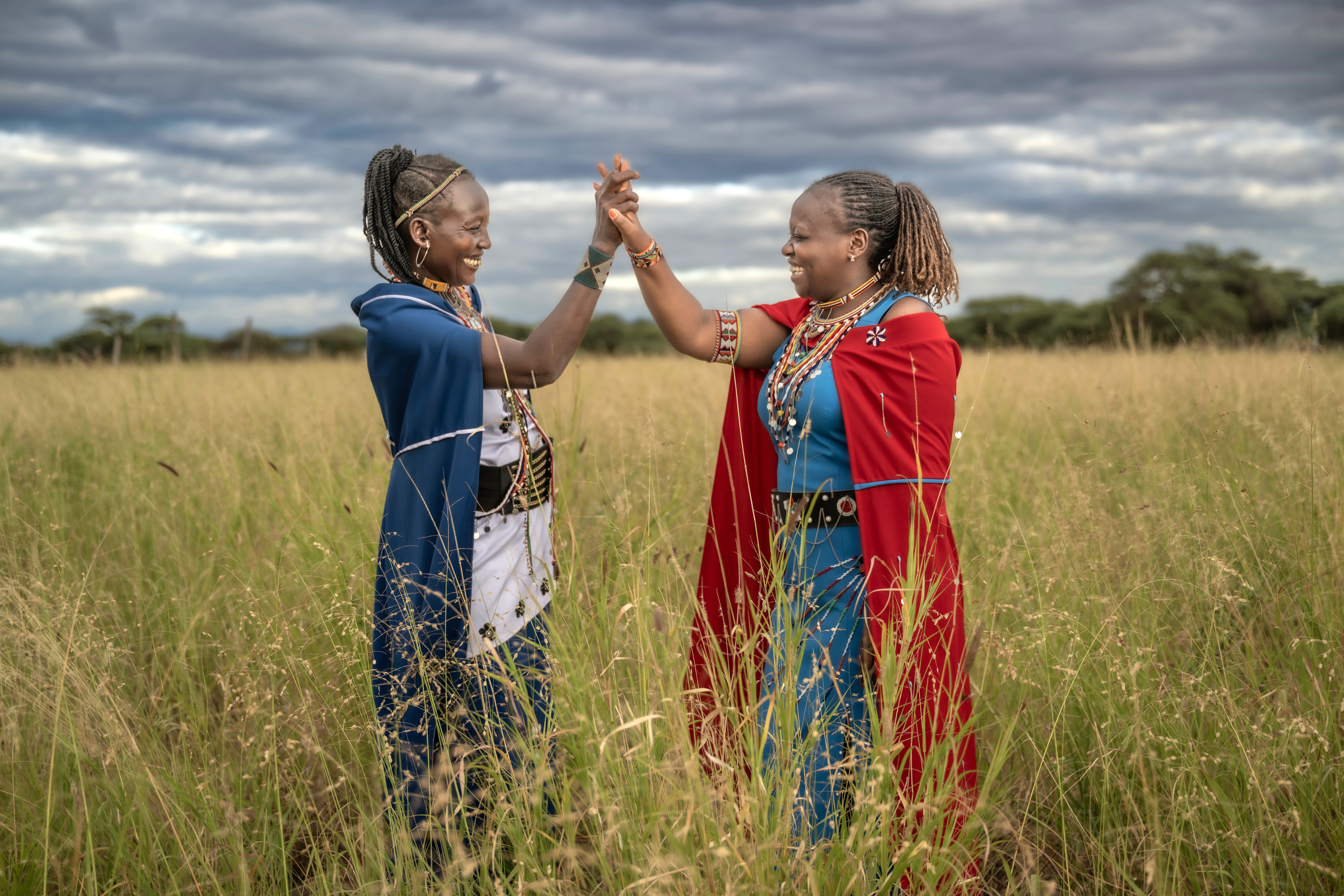 CAPTION: Andrea, Romina, and Liliana Kantash, members of the Chuwints Shuar community in the Ecuadorian Amazon, walk through the Palora-Pastaza conservation corridor — created by the Ecuadorian government in July, with support from Conservation International and partners.
