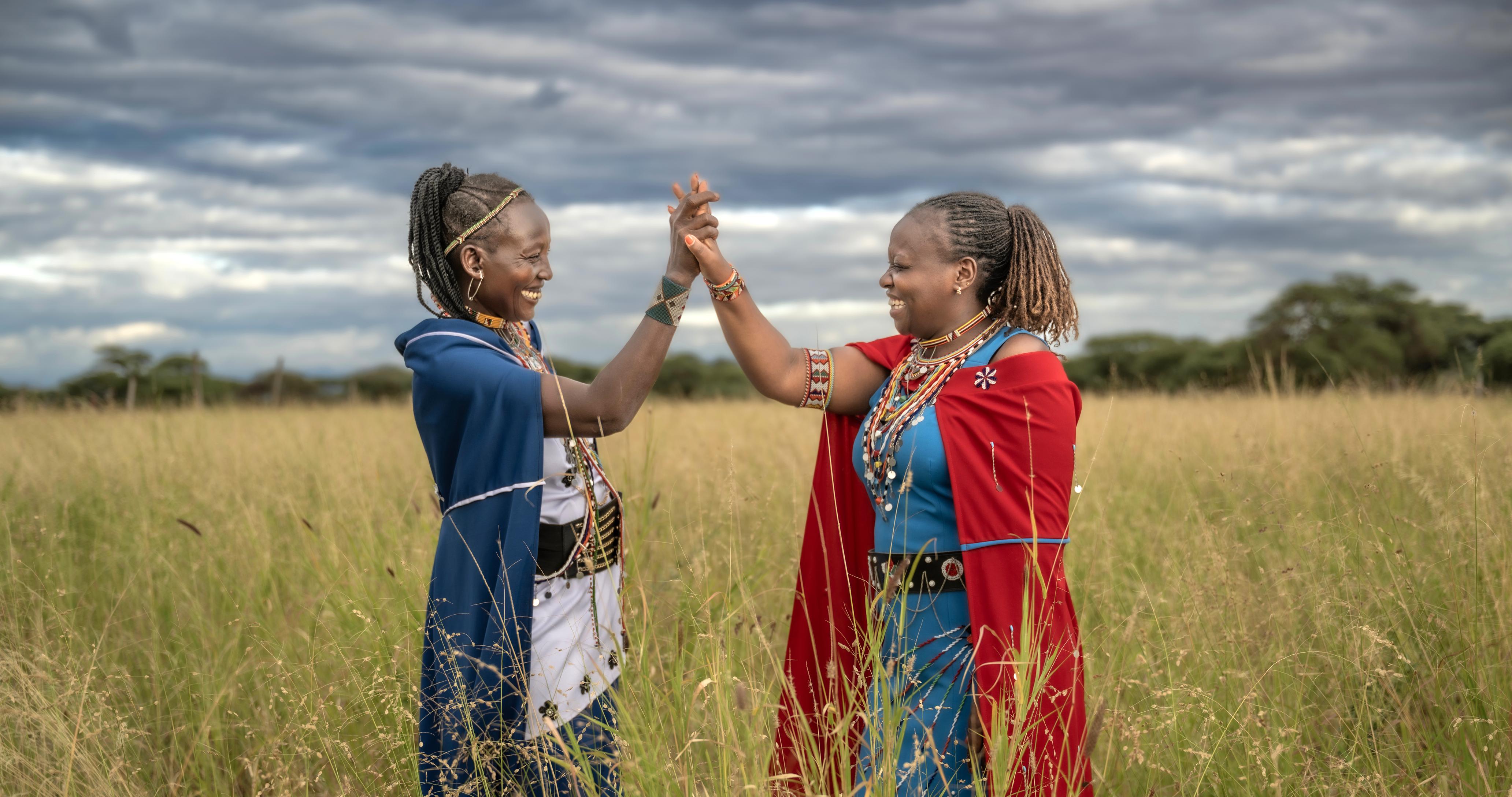 CAPTION: Andrea, Romina, and Liliana Kantash, members of the Chuwints Shuar community in the Ecuadorian Amazon, walk through the Palora-Pastaza conservation corridor — created by the Ecuadorian government in July, with support from Conservation International and partners.