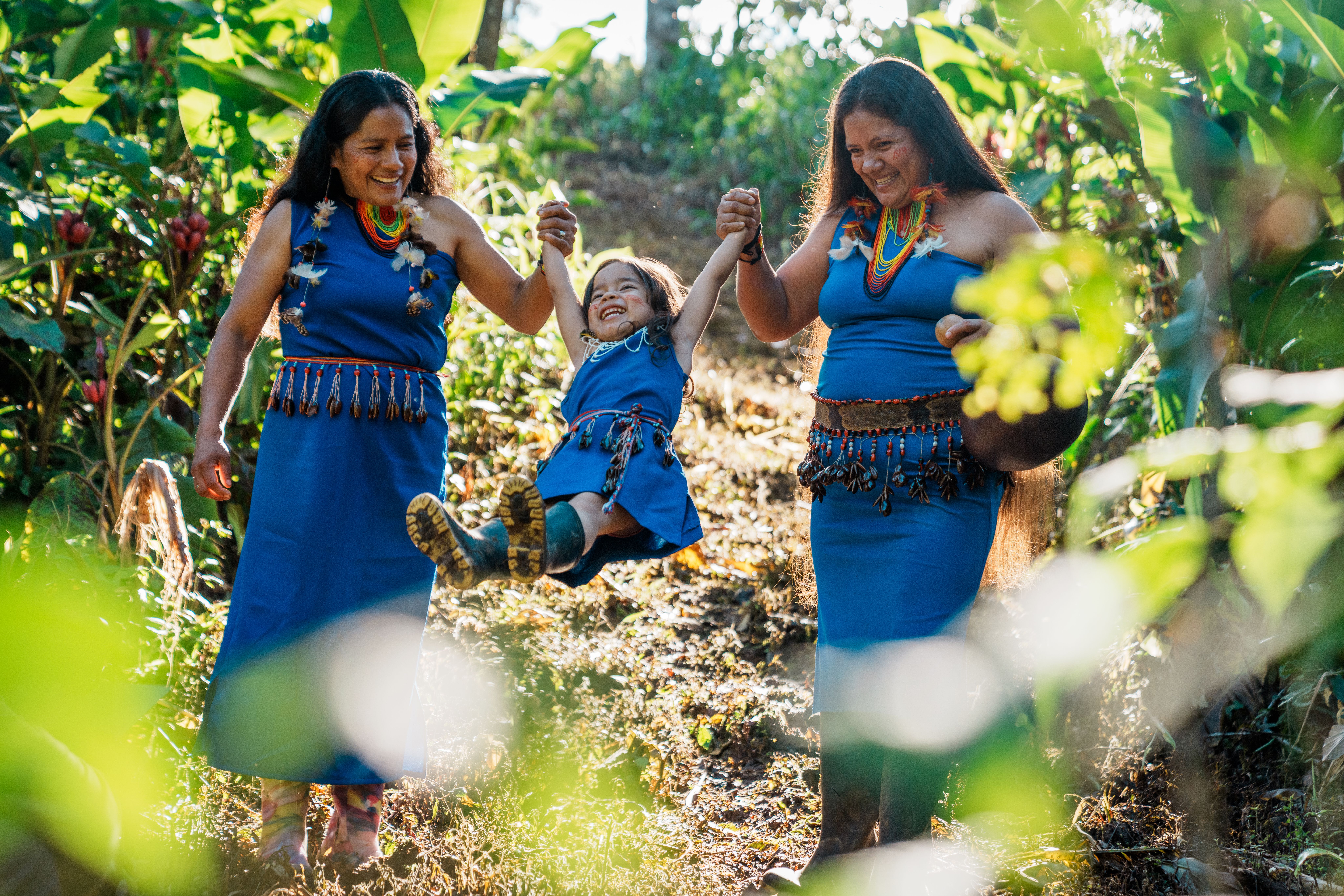 CAPTION: Andrea, Romina, and Liliana Kantash, members of the Chuwints Shuar community in the Ecuadorian Amazon, walk through the Palora-Pastaza conservation corridor — created by the Ecuadorian government in July, with support from Conservation International and partners.