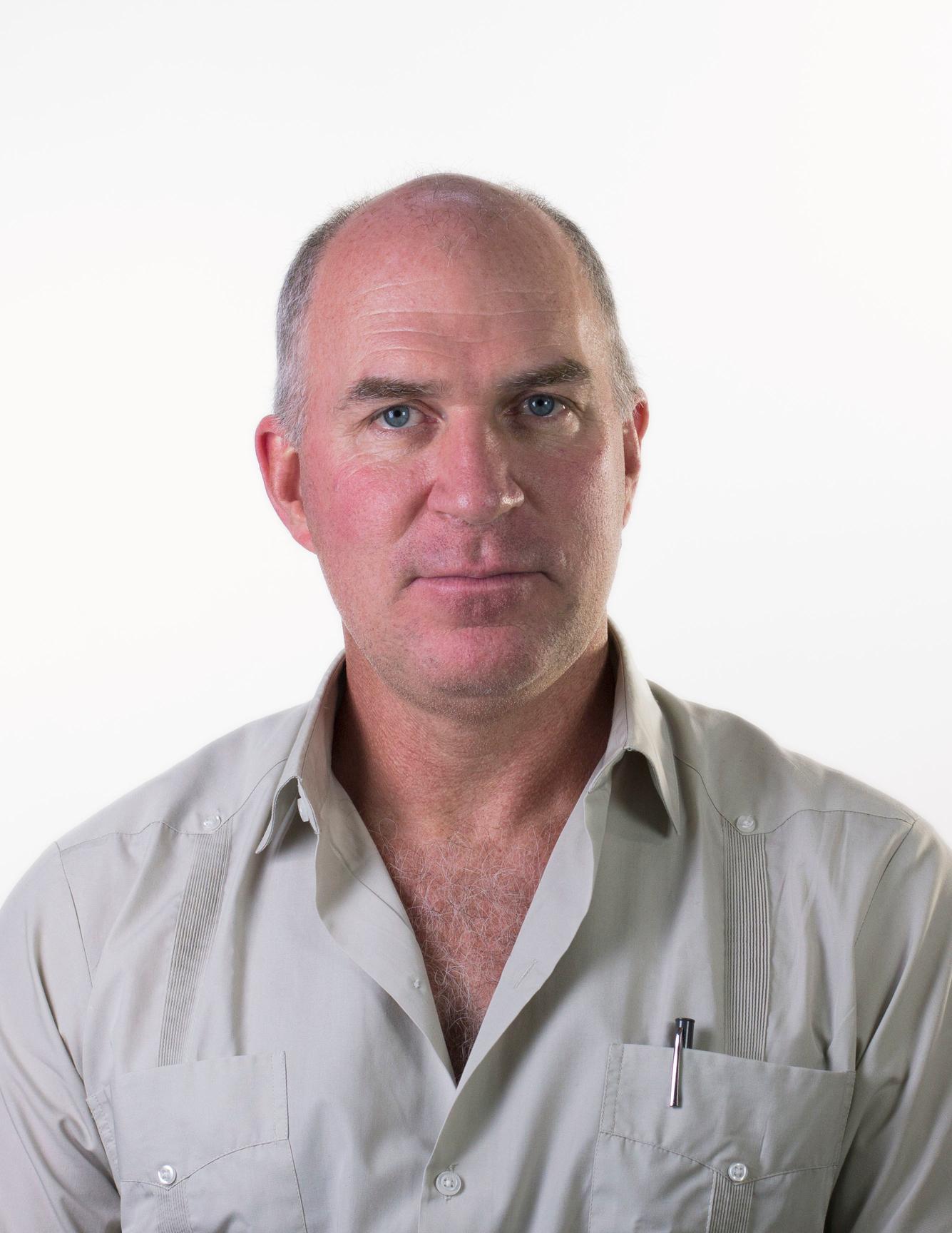Headshot of Scott Henderson