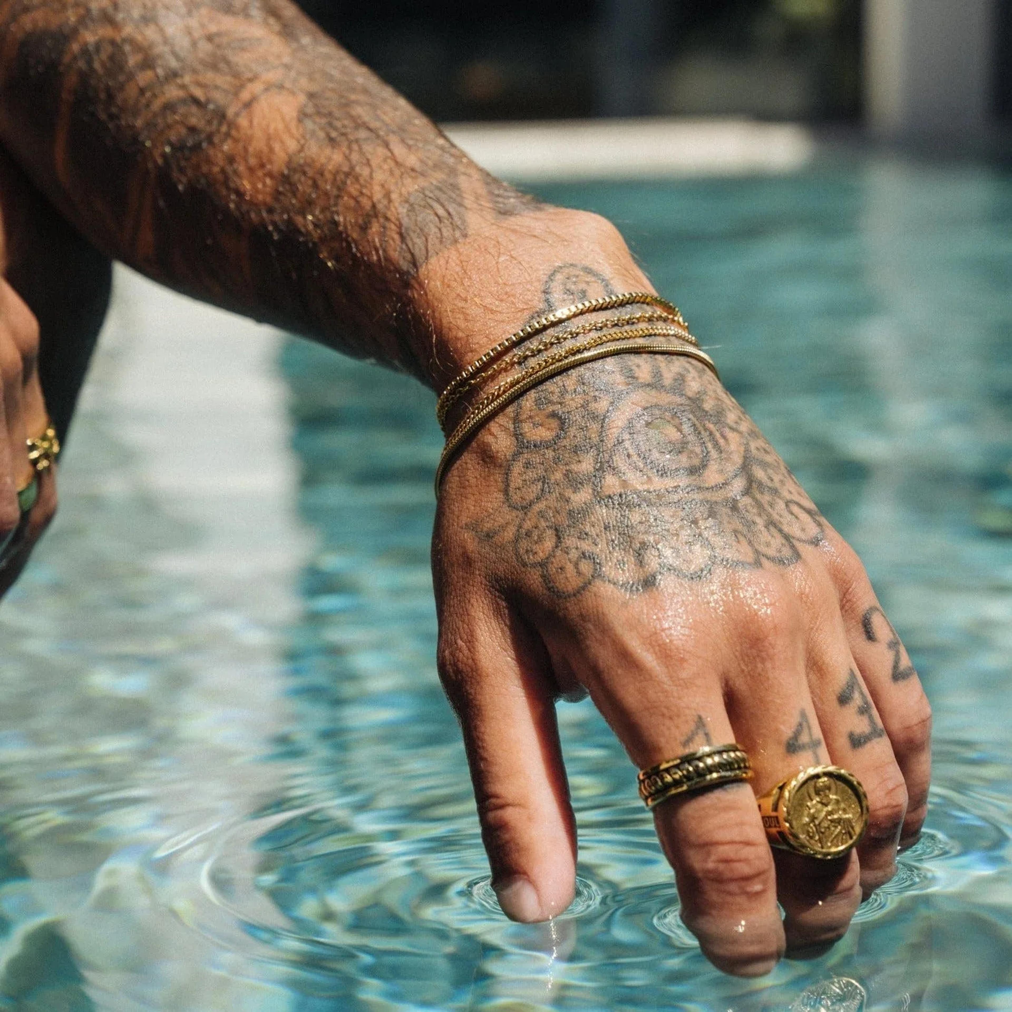 Gold Curb Chain Bracelet - (gold) 5