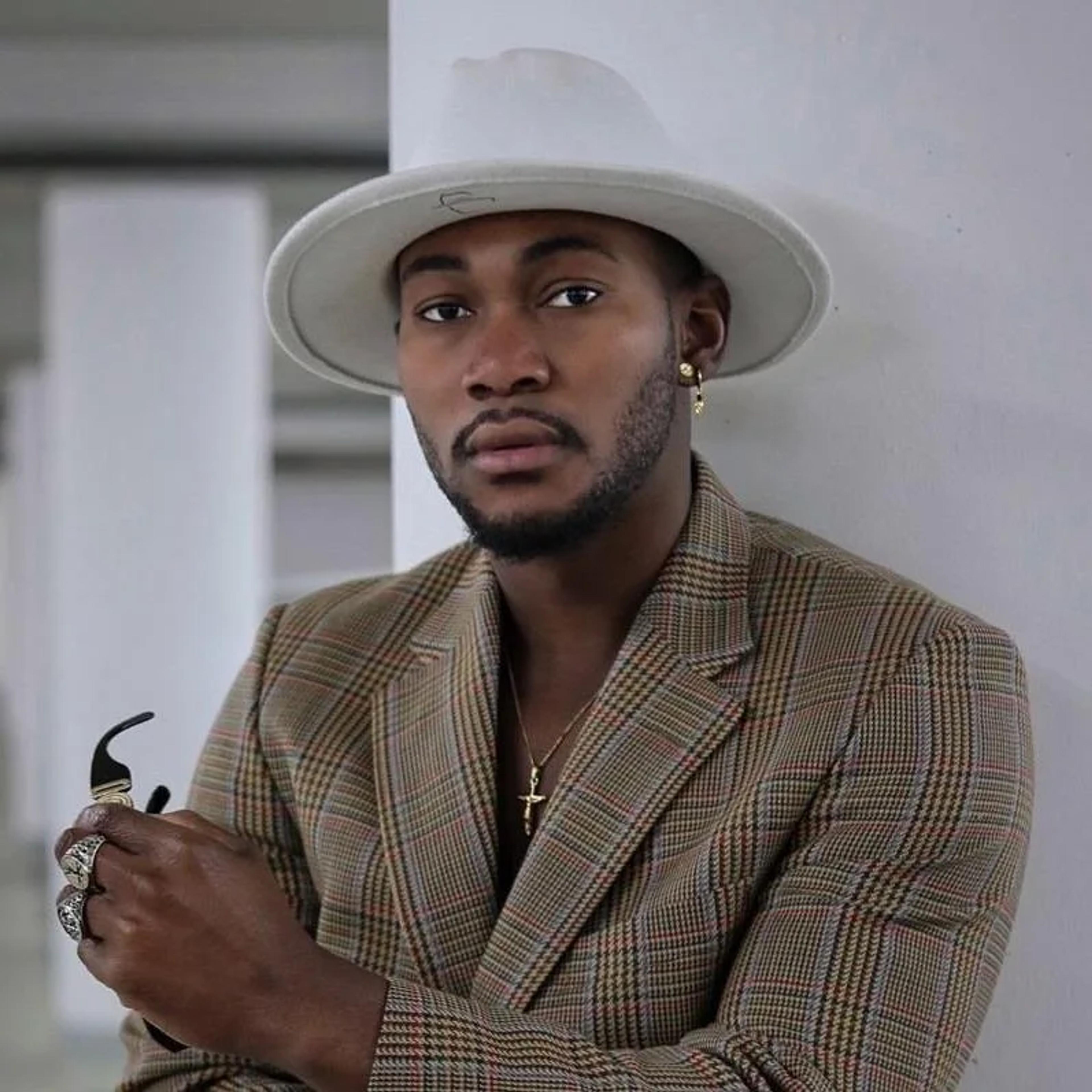 Compass Stud Earrings - (gold) 4