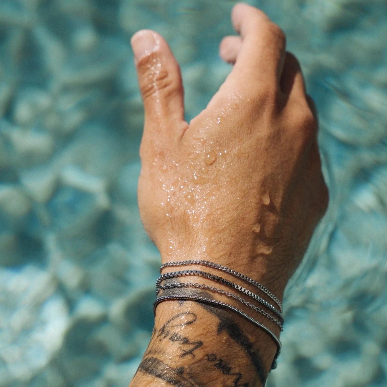 Gold Curb Chain Bracelet - (silver) 4