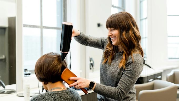 AI Receptionist That Books Appointments: From Answered Call to Booked Job