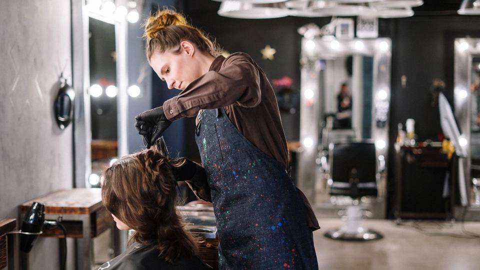AI Receptionist for Salons: Who Answers When Your Hands Are in Someone's Hair