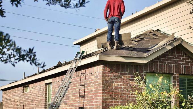 Answering Service for Roofers: How to Stop Losing Jobs While You're on the Roof