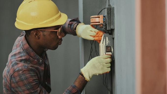 Answering Service for HVAC: How to Stop Losing Summer Jobs to Voicemail