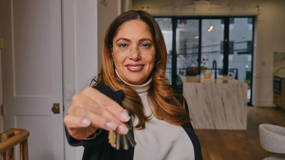 The Intelligent Business Phone for Real Estate Brokerages: How Beside Helps Peace of Mind Realty Capture Daily Inquiries and Protect Broker Time