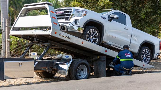 Answering Service for Towing Companies: Which Calls You're Actually Losing