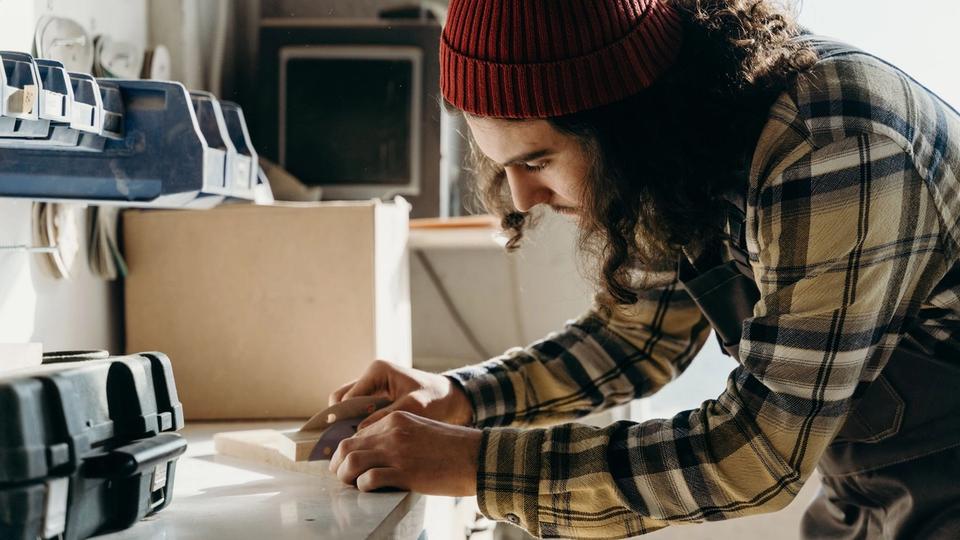 AI Tools for Solopreneurs: The Ones That Work While Your Hands Are Full