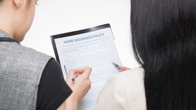 Answering Service for Insurance Agencies: What an AI Is Actually Allowed to Say