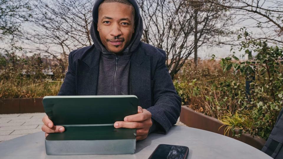AI Receptionist for Home-Sharing Hosts: How Beside Helps a NYC Operator Protect Guest Stays and Handle Urgent Calls