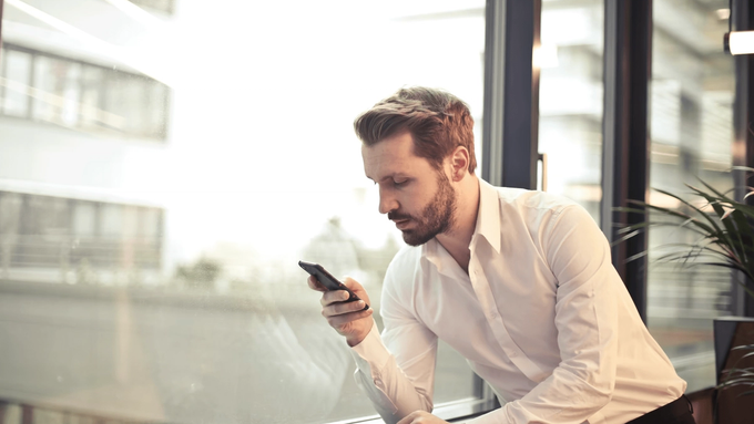 Stop Drowning in Sales Calls: The Best AI Sales Tools for Sales Agents